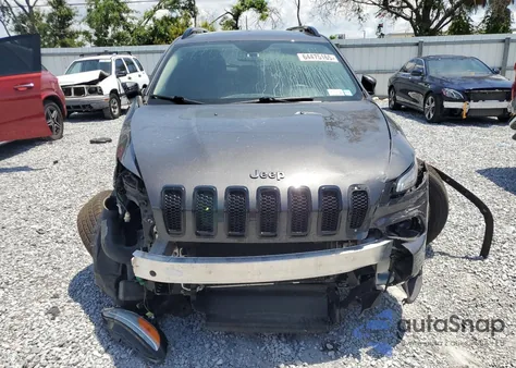 2015 Jeep Cherokee Latitude z USA, uszkodzony, nr VIN 1C4PJMCS2FW774367